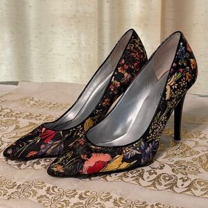 Guess Floral Stiletto pumps size 8 1/2